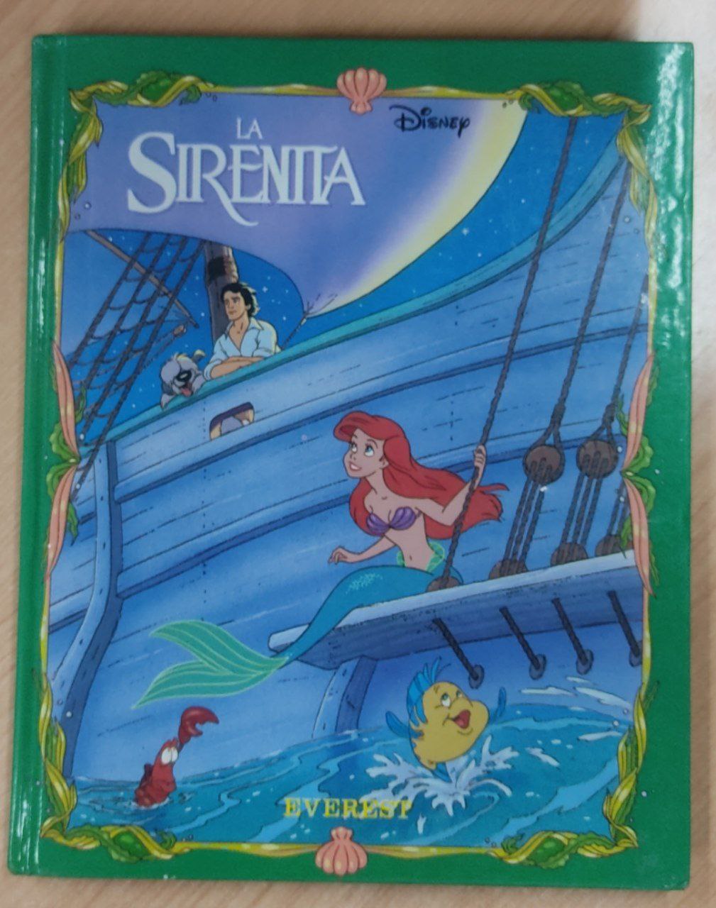 La sirenita - Libro de arte bajo el mar - Disney, de Disney., vol. 1.  Editorial Planeta, tapa blanda, edición 2023 en español, 2023